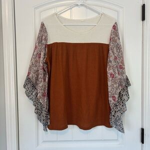 Women's Waffle Knit Color Block top with Floral Sleeves Size Large